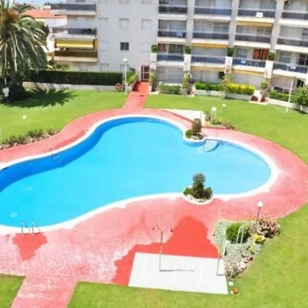 Vista A La Piscina 6 Personas En * Cambrils